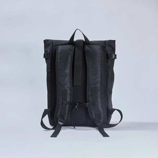 Черный рюкзак Rolltop T-One