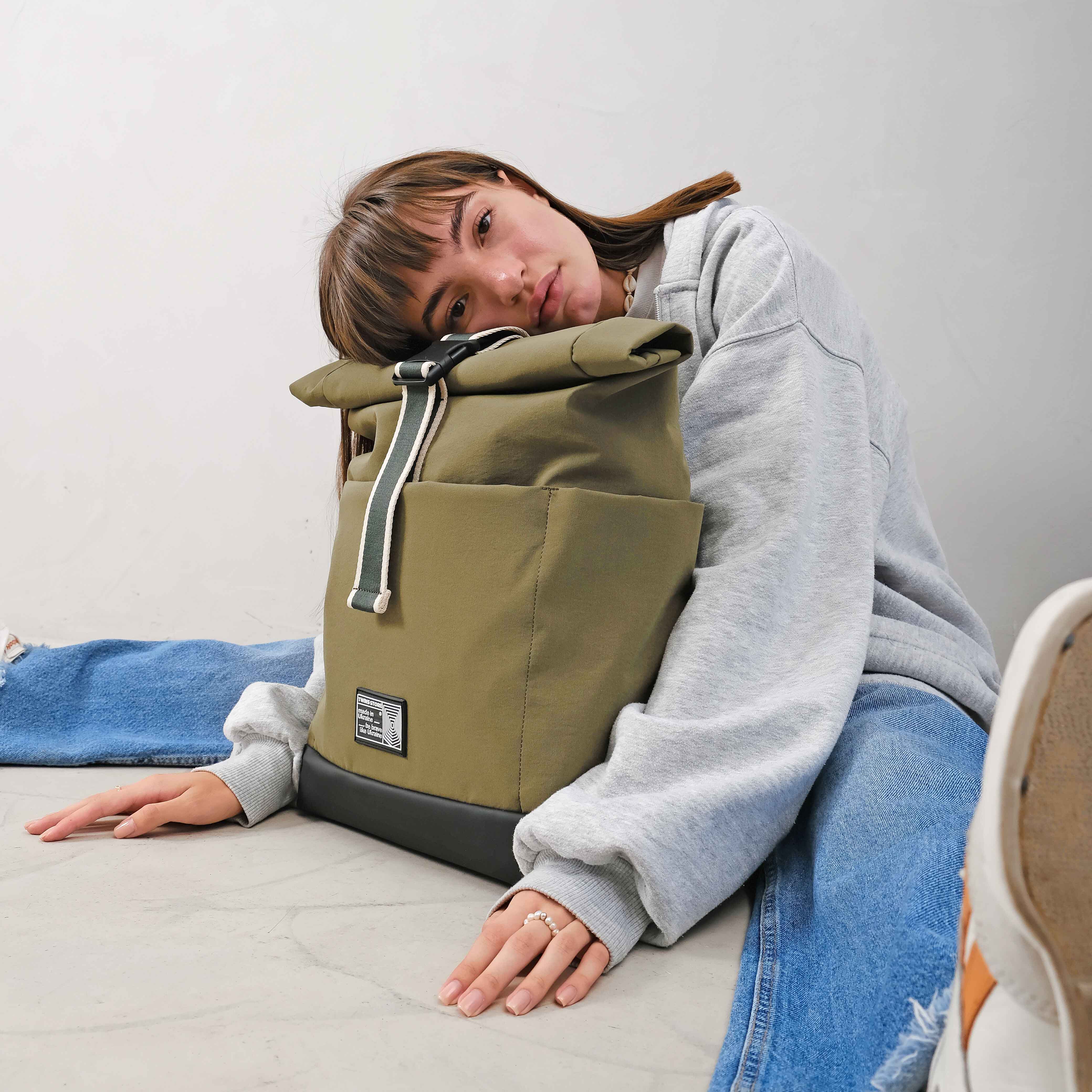 Купити рюкзак зелений Rolltop 'Roomy' від українського бренду